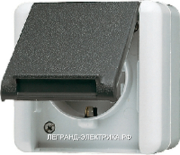 Legrand Valena Бел Розетка 2К+З IP44